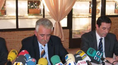 Bárcenas anuncia nuevas actividades de CECAM para el 2006 durante el almuerzo de trabajo mantenido con los medios de comunicación