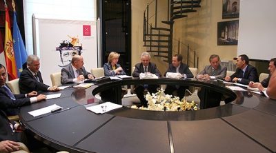 CECAM conoce de mano de la Consejera de Economía y Hacienda el balance de actividades del IV Centenario