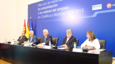 Firma Plan por el Crecimiento, la Consolidación y la Calidad del Empleo en C-LM. Bárcenas: «Este Plan es una respuesta clara a la sociedad»
