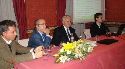 Bárcenas modera una mesa redonda en el I Foro de la Solidaridad de Castilla-La Mancha