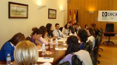 CECAM ofrece formación en el puesto de trabajo sobre los riesgos laborales