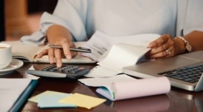 La medida de cierre inmediato de actividades y permiso retribuible supondrá la ruina para miles de pymes y autónomos de la región