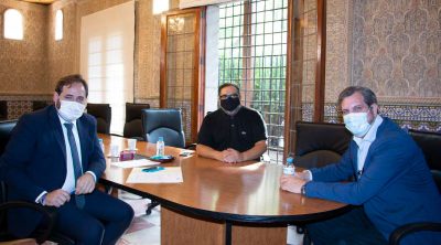La Federación Regional de Empresarios de Peluquería y Centros de Estética de la región traslada al presidente del Partido Popular la necesidad de reducir el IVA al sector