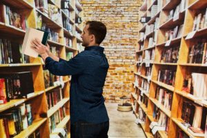 Lee más sobre el artículo La federación regional de librerías exige su participación en la gestión del banco de libros