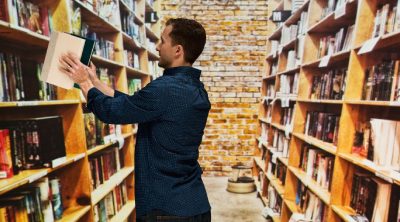 La federación regional de librerías exige su participación en la gestión del banco de libros