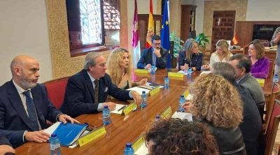 CECAM entrega a la vicepresidenta un documento de medidas para la recuperación de las zonas afectadas por la DANA en la región